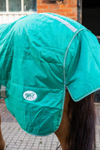 Load image into Gallery viewer, Swish Equestrian 100g Stable Rug With Detachable Neck - Green
